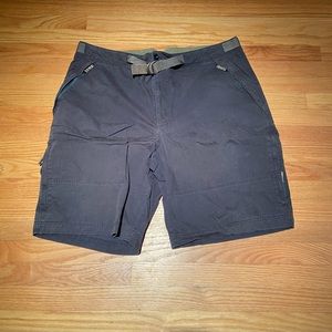Men’s Old Navy Blue Cargo Shorts Size 42